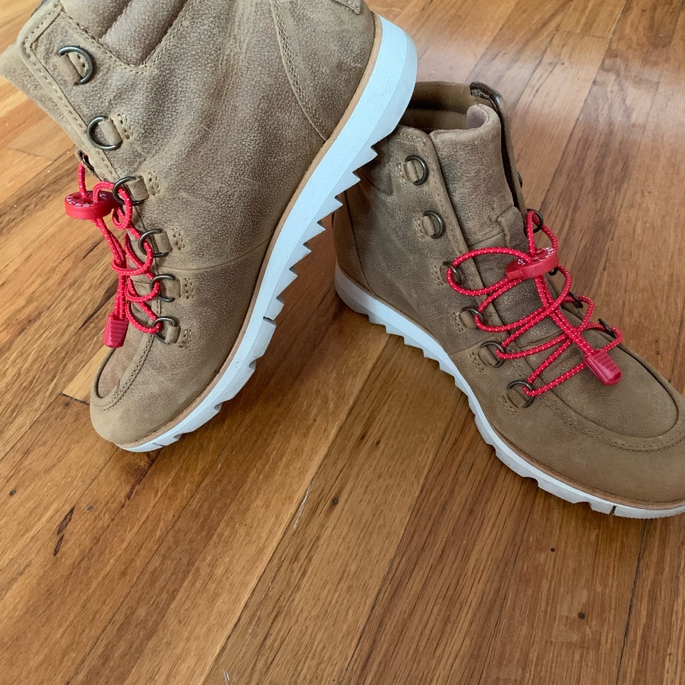 Sorel Harlow Lace Boots Women's Size 9  Waterproof